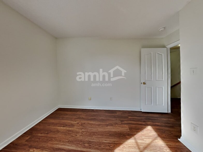 Building Photo - 109 Peterborough Dr