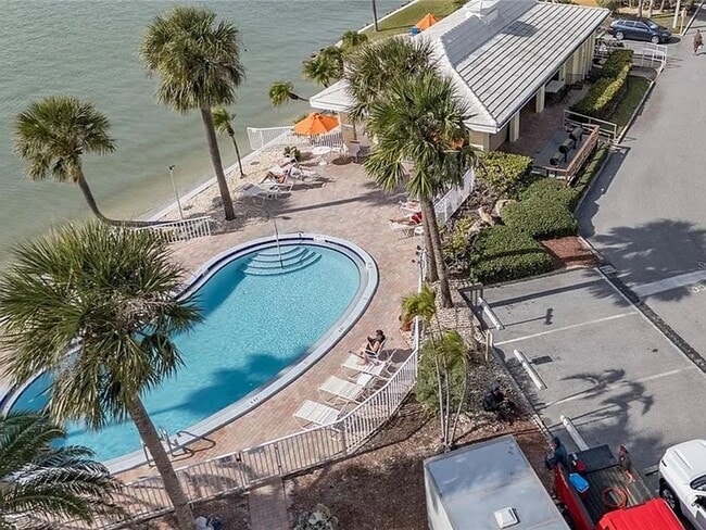 Building Photo - 10th FLR 2B/2BA Waterfront with Panoramic Intercoastal Views in 55+ Community