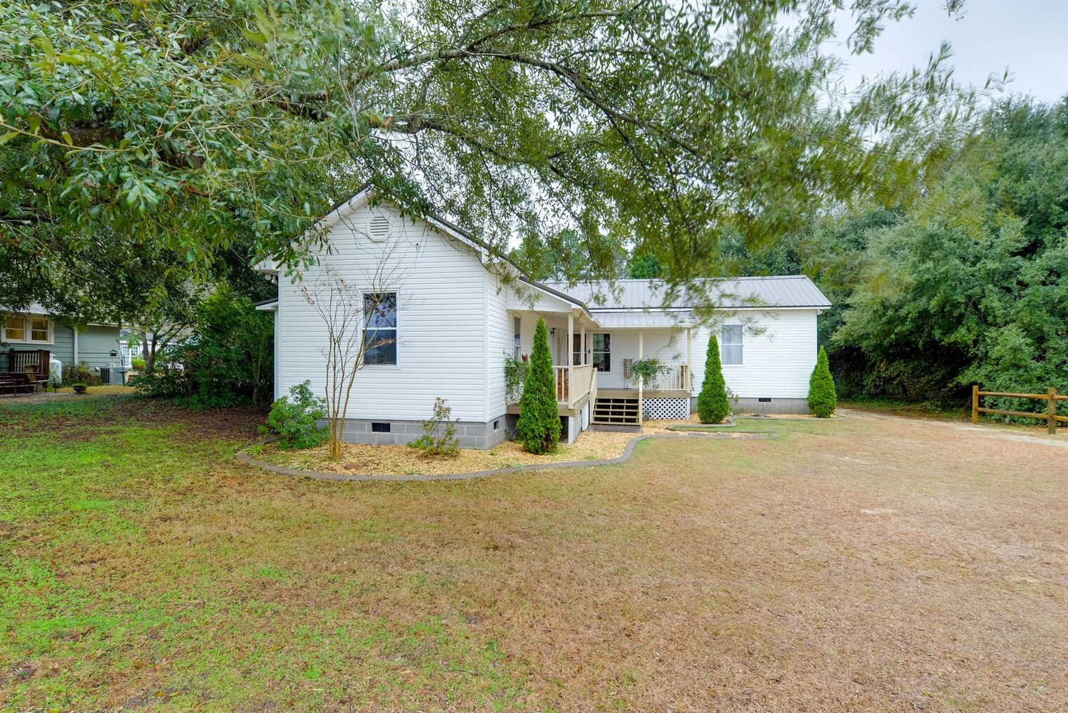 Building Photo - 192 Blue Ln