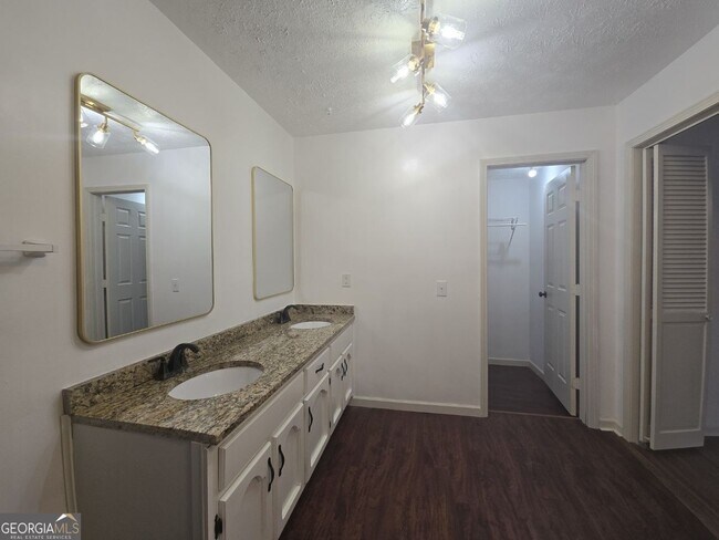 Building Photo - 2821 Meadowlark Trail NW