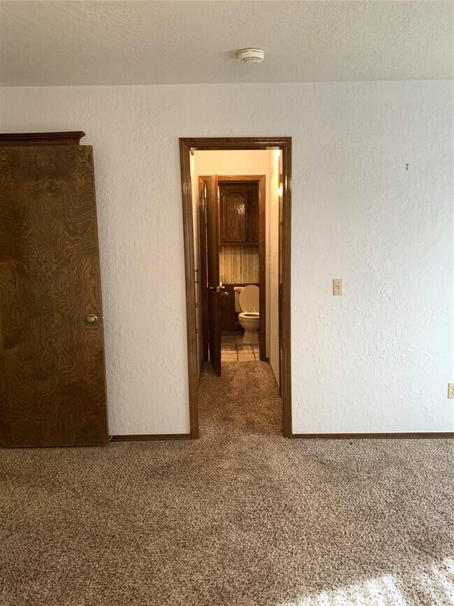 Building Photo - 518 Garland Ct