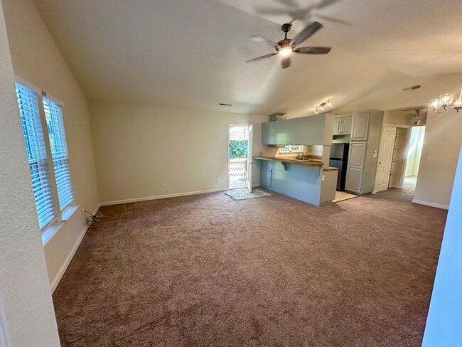 Building Photo - Nice 3 bedroom, 2 bath Home located in his...