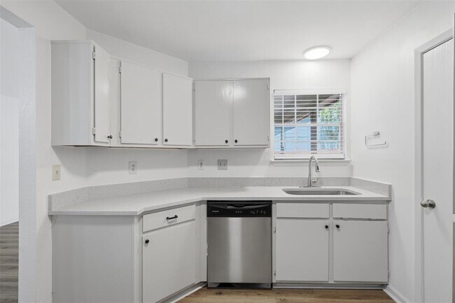 Building Photo - 11611 Rustic Rock Dr