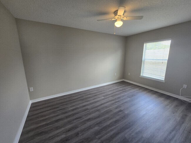Building Photo - 405 Brooklet Cir
