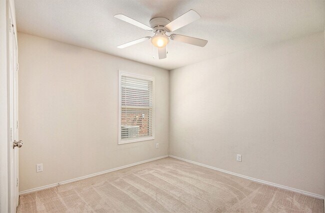 Building Photo - 304 Chert Ln