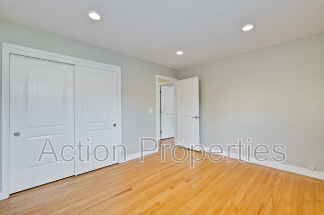 Building Photo - 661 Channing Ave