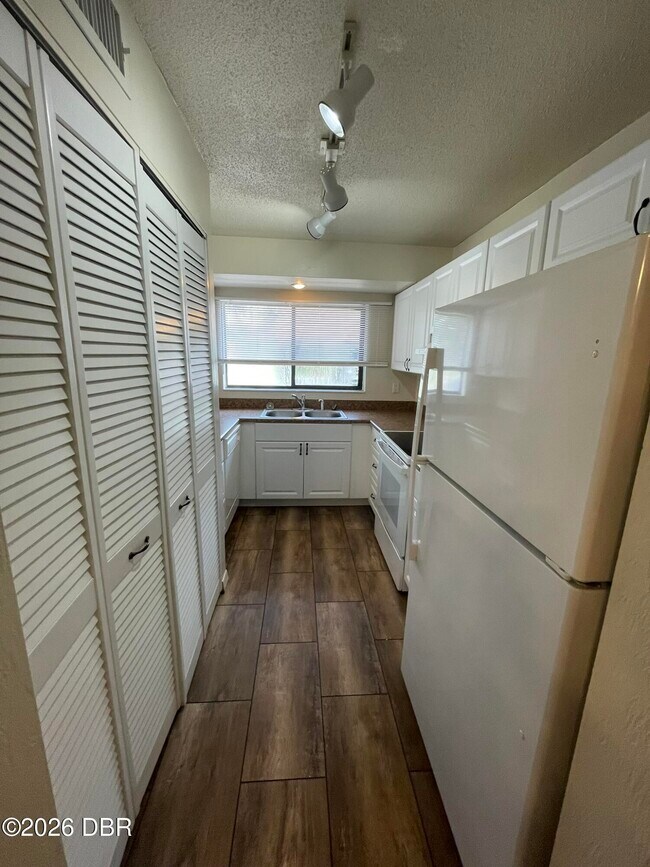 Building Photo - 1 Fair Oaks Cir