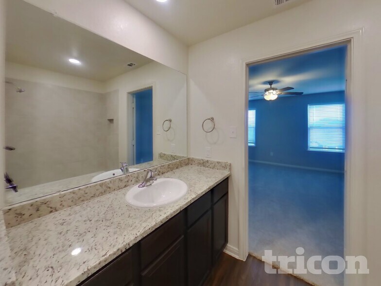 Building Photo - 12045 Latour Vly