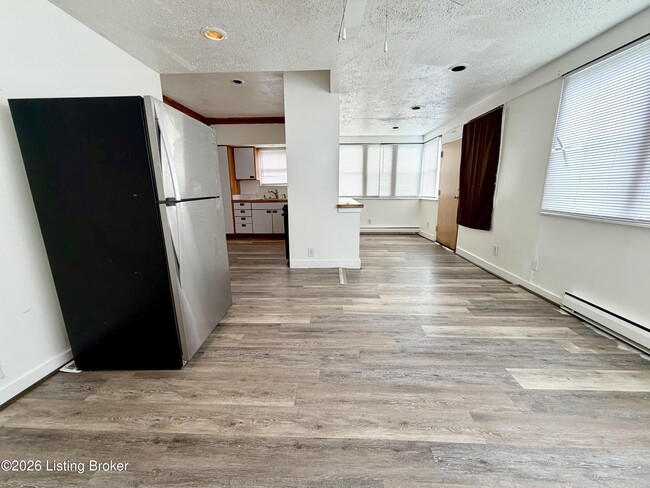 Building Photo - 900 Beecher St