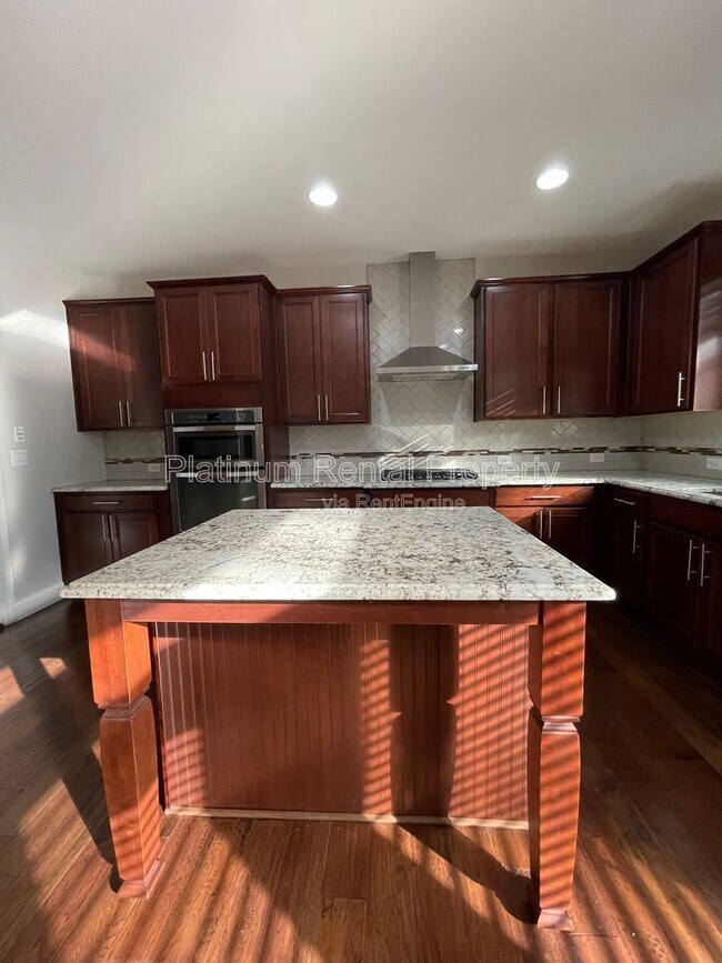 Building Photo - 600 Belton Ct