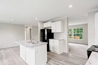 Building Photo - 24 Parkview Dr