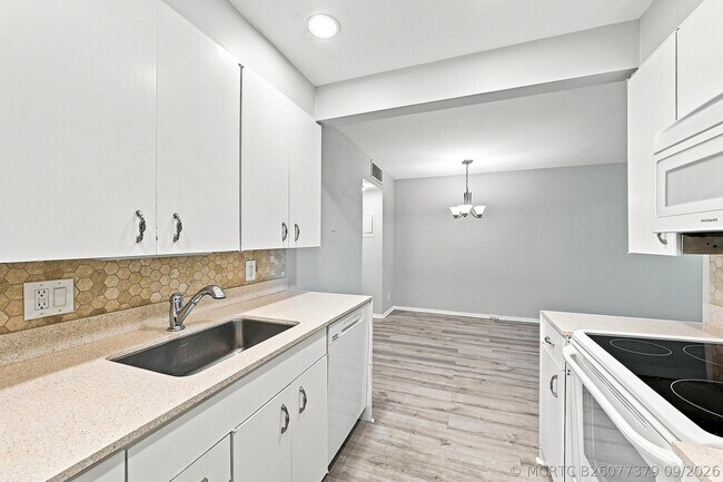 Building Photo - 2404 Antigua Cir