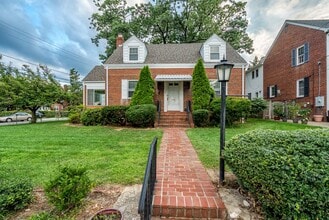 Building Photo - Beautiful And Classic 3 Bedroom 2.5 Bathroom Cape Cod In Much Sought After Country Club Community