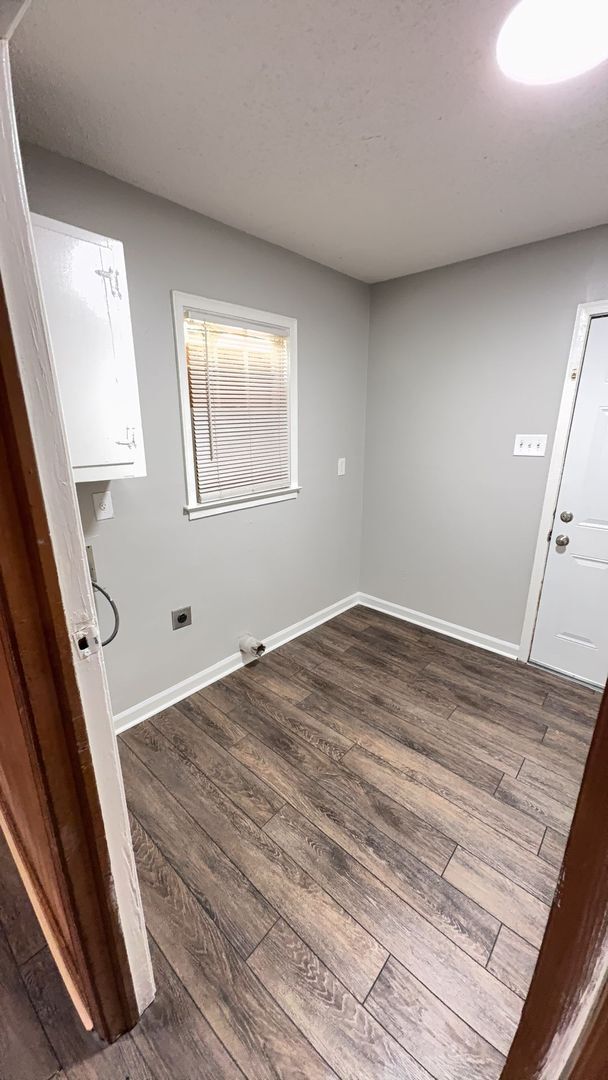Building Photo - Beautifully Updated 4 bedroom 2 bath