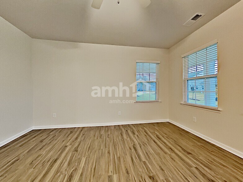 Building Photo - 14326 Hugh Dixon Way