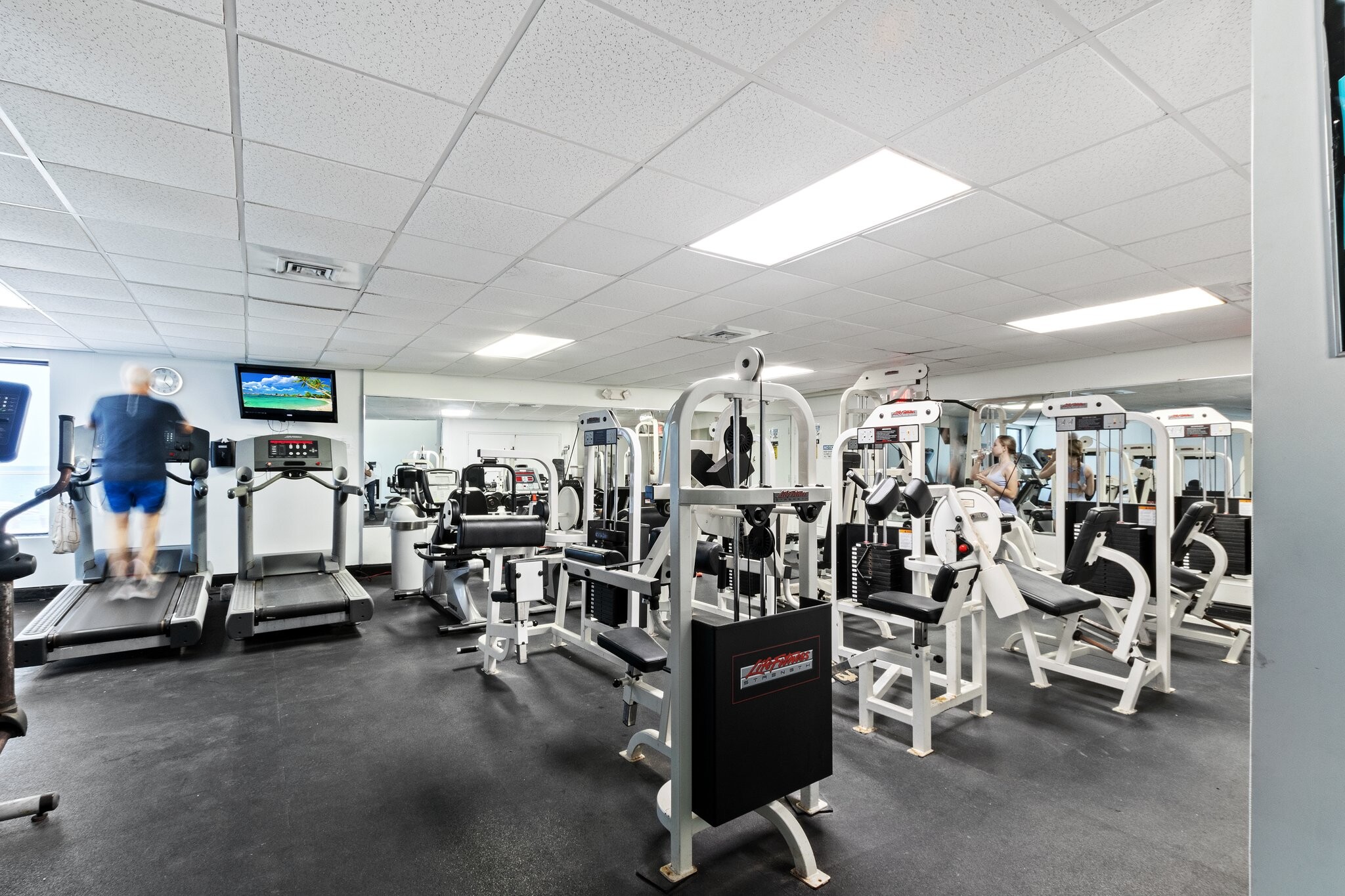 Building Photo - 3725 S Ocean Dr