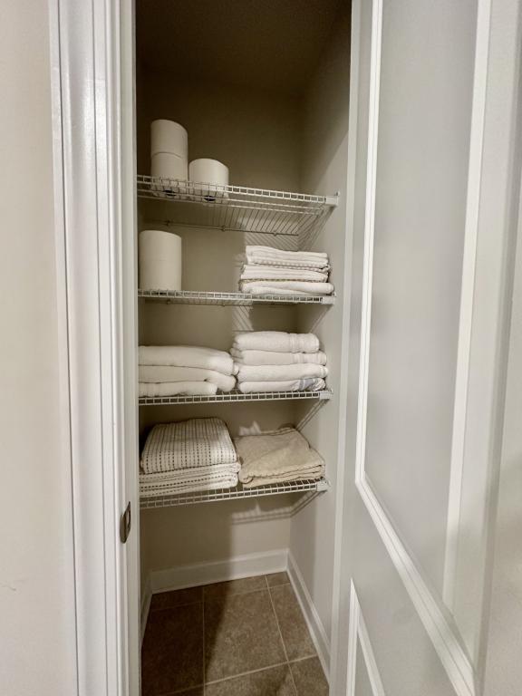 Building Photo - 6212 Hailstone Rd