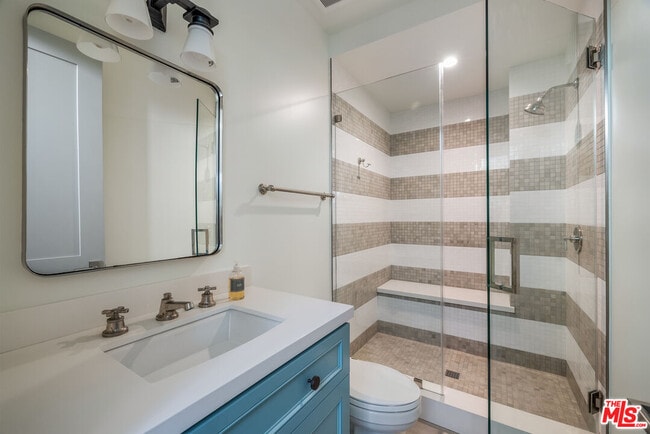 Building Photo - 703 Bayview Dr