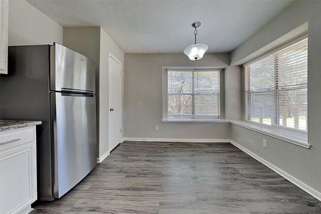 Building Photo - 1810 Telkwa Dr