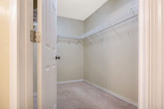 Building Photo - Spacious 3 Bedroom 3.5 Bathroom Townhome i...