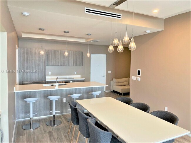 Building Photo - 801 S Miami Ave