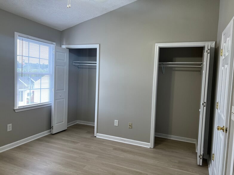 Building Photo - 577 Beaverview Dr
