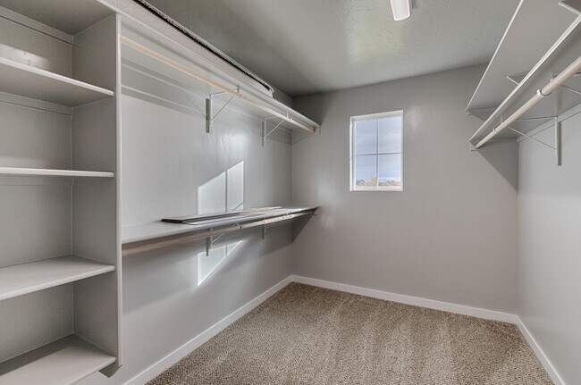 Building Photo - Newer home in Meridian  2100Sqft, Goldengrove Sub., Room for all of your Toys