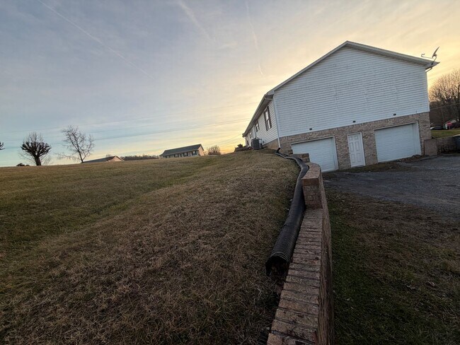 Building Photo - Three Springs Rd. 2188-2190