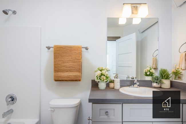 Building Photo - 1200 Abigail Ln