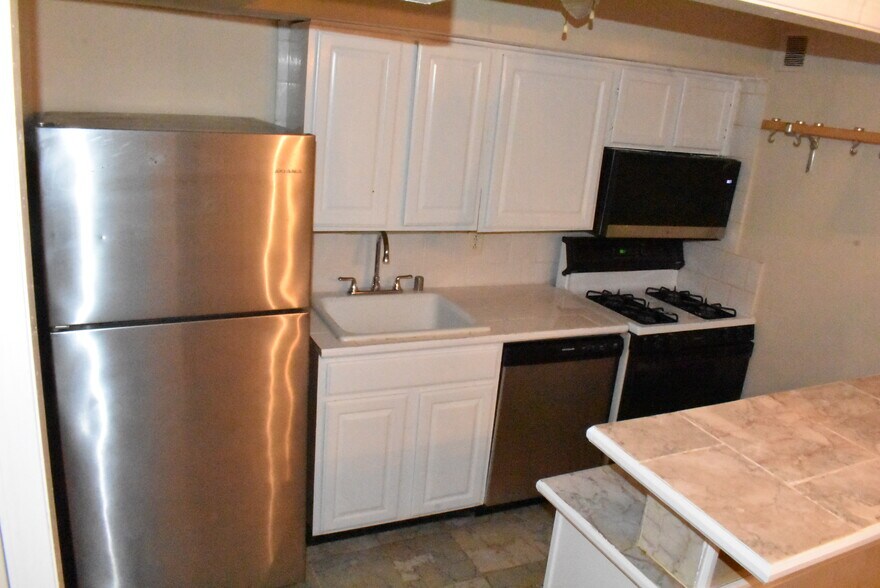 Building Photo - 7514 Spring Lake Dr