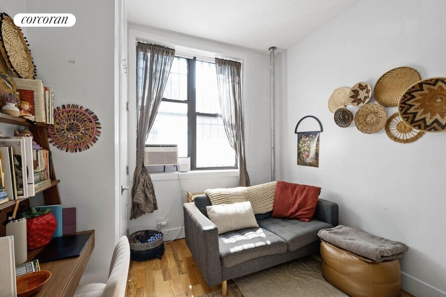 Primary Photo - 566 Vanderbilt Ave