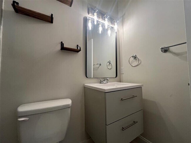 Building Photo - 1109 E Broward Blvd