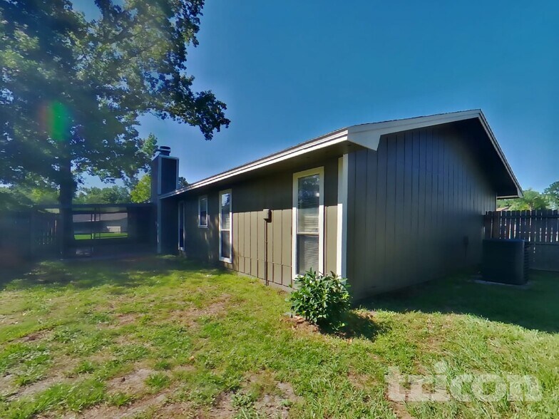 Building Photo - 7091 Beechfern Ln S