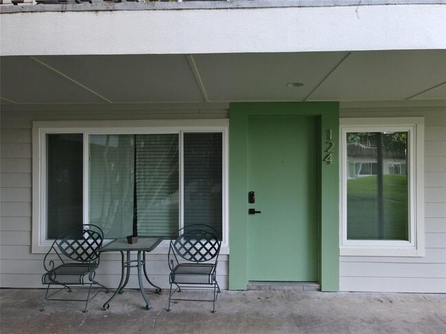 Building Photo - 2200 Dickson Dr