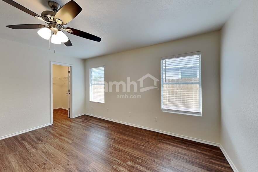 Building Photo - 9210 Laguna Falls