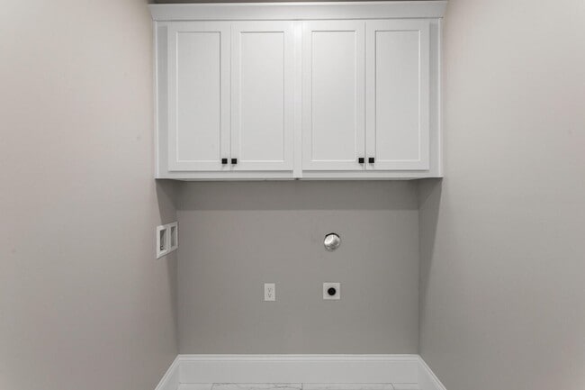 Building Photo - Four bedroom executive rental available no...