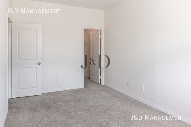 Building Photo - 8955 Valencia St