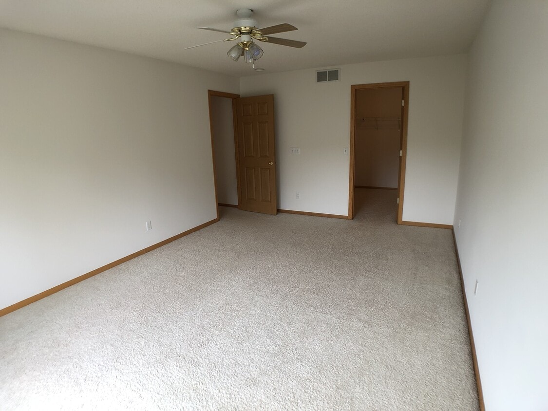 Building Photo - 1575 Hummingbird St