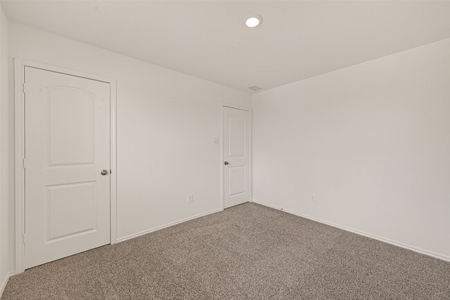 Building Photo - 6107 Ginevra Summers Dr