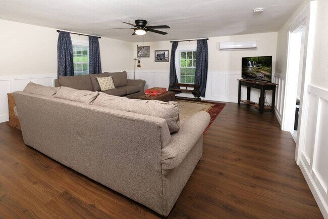 Building Photo - The Fancy Little Farmhouse