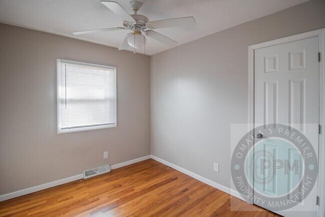 Building Photo - Spacious 5 Bedroom / 2.5 Bathroom Home | Near Ralston