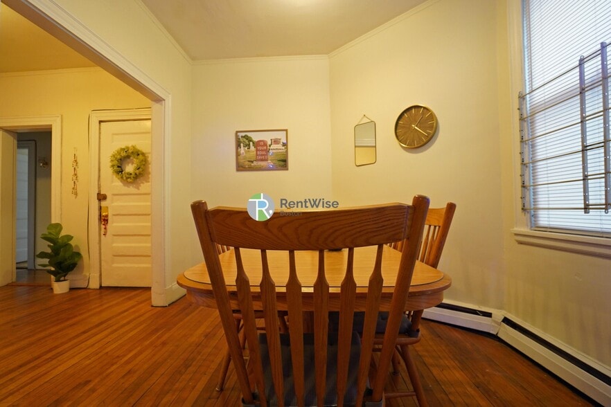 Building Photo - 72 Gardner St