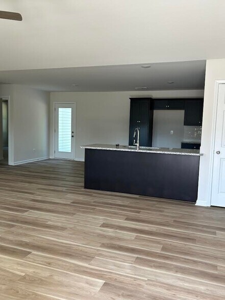Building Photo - 403 Grand Oaks Dr