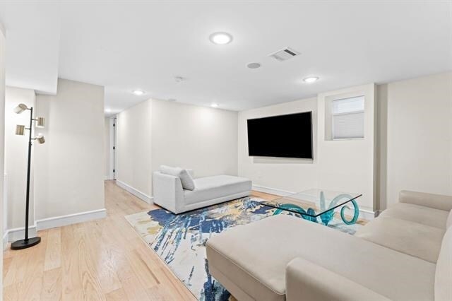 Building Photo - 93 Pearsall Ave