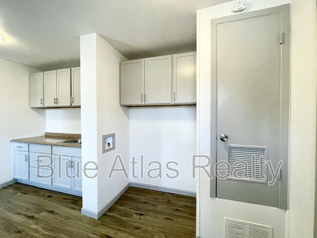 Building Photo - 2037 Beaumont St