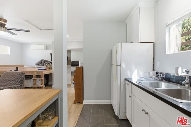 Building Photo - 4276 Kenyon Ave