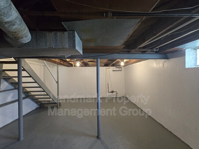 Building Photo - 9151 Mansfield St