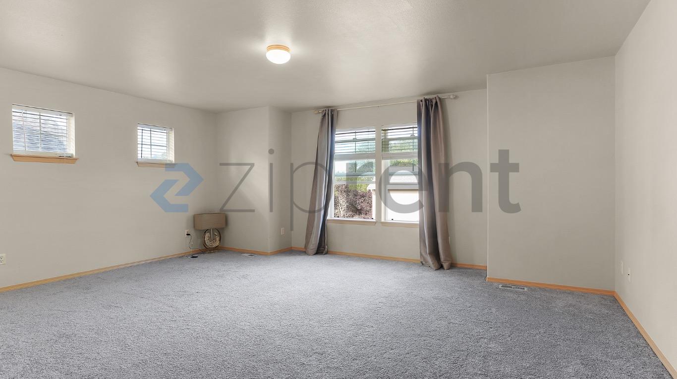 Building Photo - Unit