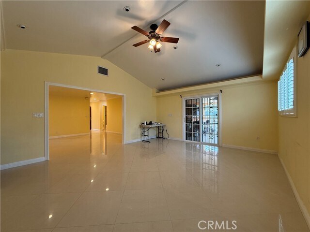 Building Photo - 1127 S Nantes Ave