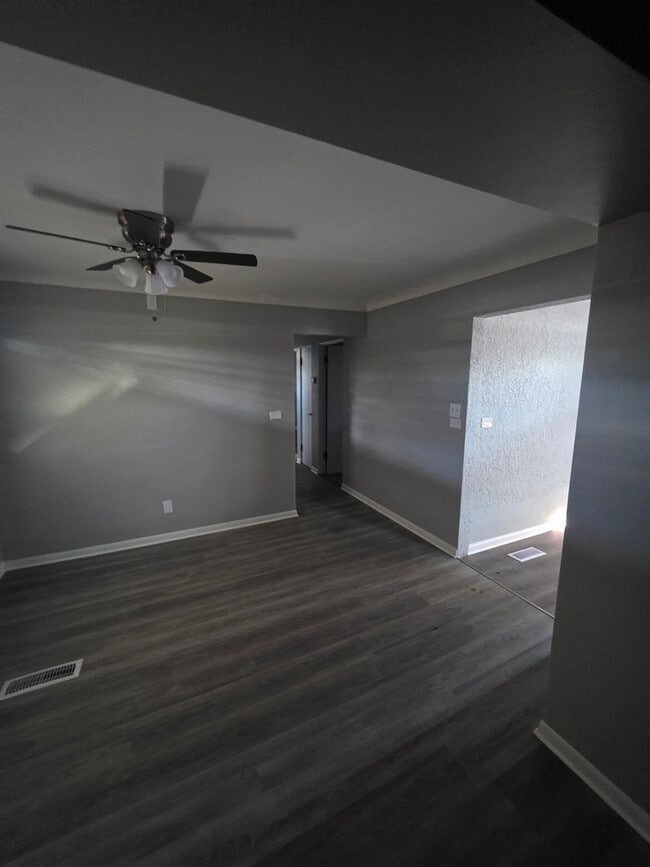 Building Photo - LIMITED TIME**NO APPLICATION FEE**1/2 OFF DEPOSIT**